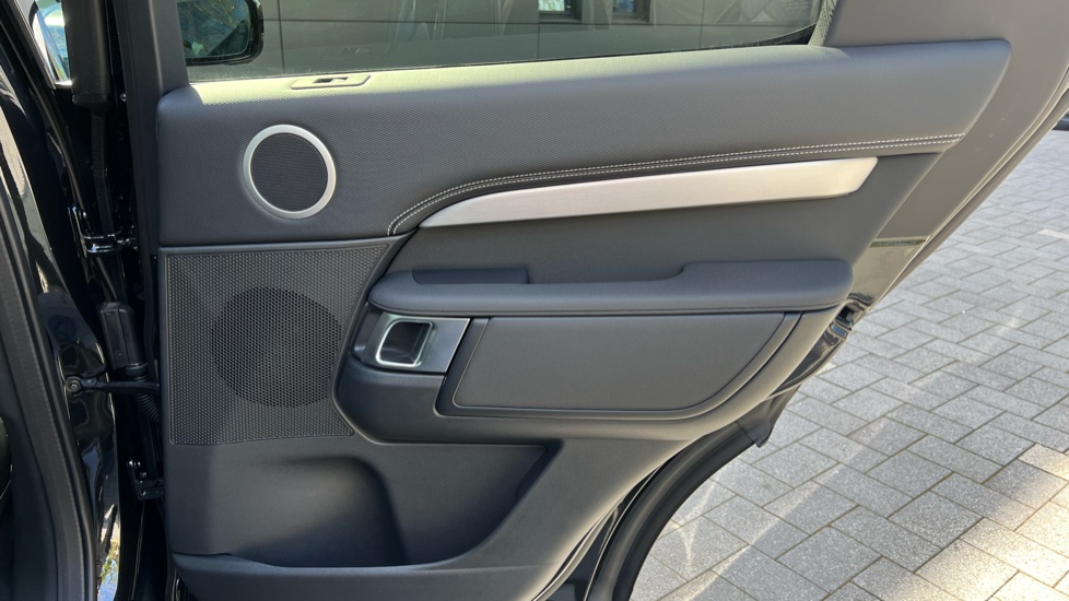 Land Rover Discovery 3.0 D350 Gemini 5dr Auto Diesel Station Wagon - Image 31