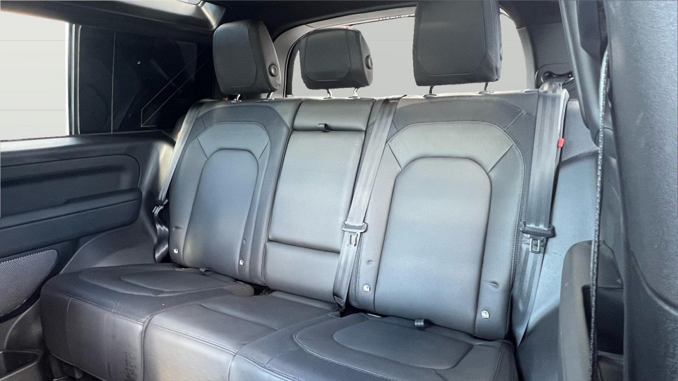 Land Rover Defender 3.0 D250 X-Dynamic HSE 90 3dr Auto Diesel Estate - Image 4