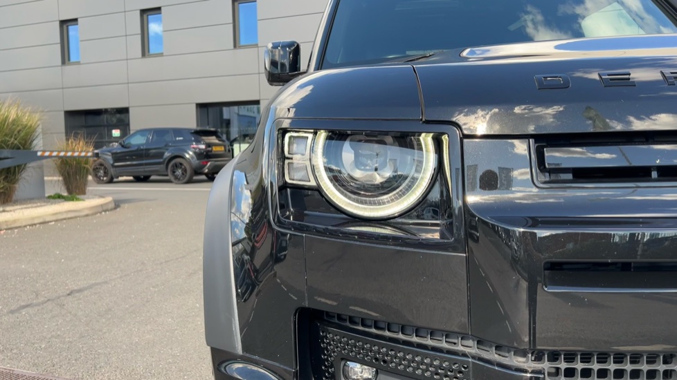 Land Rover Defender 3.0 D250 X-Dynamic HSE 90 3dr Auto Diesel Estate - Image 29