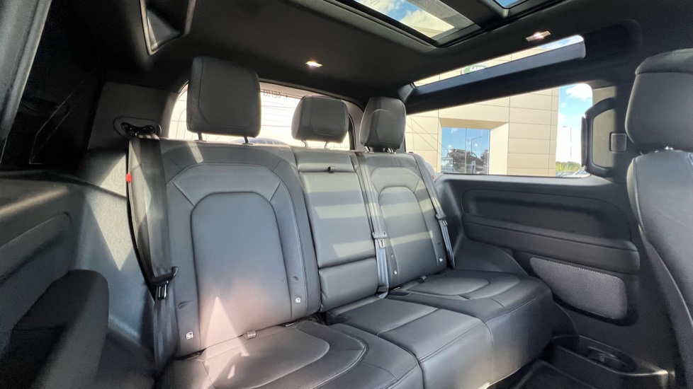 Land Rover Defender 3.0 D250 X-Dynamic HSE 90 3dr Auto Diesel Estate - Image 36