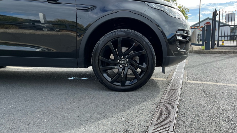 Land Rover Discovery Sport 2.0 TD4 180 HSE Black 5dr Auto Diesel Station Wagon - Image 8