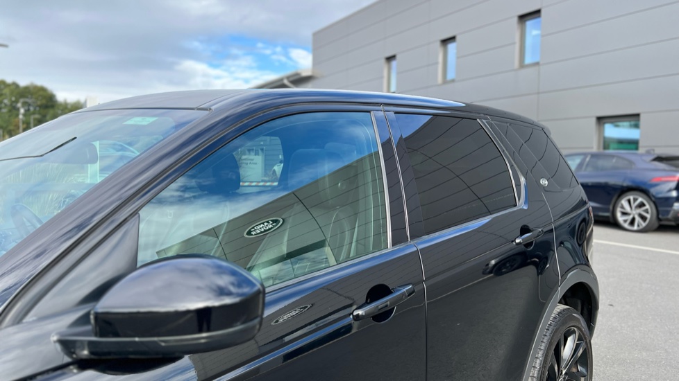 Land Rover Discovery Sport 2.0 TD4 180 HSE Black 5dr Auto Diesel Station Wagon - Image 22