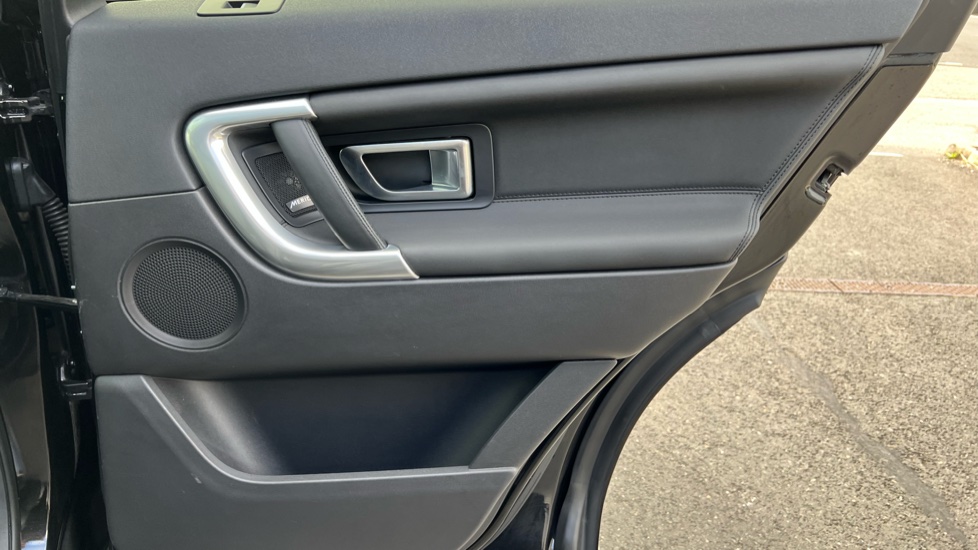 Land Rover Discovery Sport 2.0 TD4 180 HSE Black 5dr Auto Diesel Station Wagon - Image 31