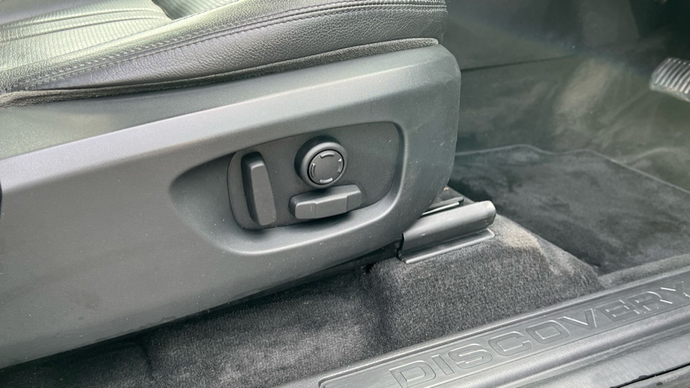 Land Rover Discovery Sport 2.0 TD4 180 HSE Black 5dr Auto Diesel Station Wagon - Image 36