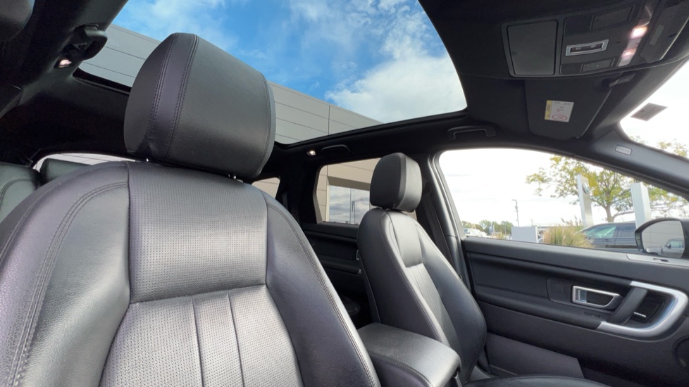 Land Rover Discovery Sport 2.0 TD4 180 HSE Black 5dr Auto Diesel Station Wagon - Image 37