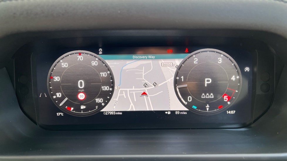 Land Rover Defender 3.0 D250 X-Dynamic SE 110 5dr Auto Diesel Estate - Image 16