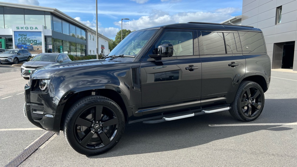 Land Rover Defender 3.0 D250 X-Dynamic SE 110 5dr Auto Diesel Estate - Image 23