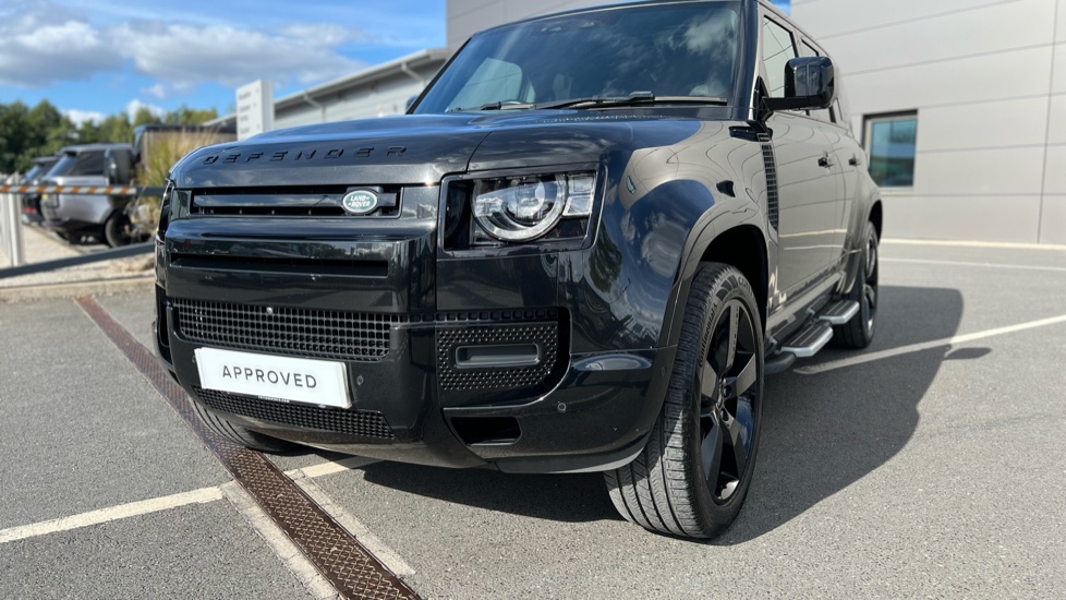 Land Rover Defender 3.0 D250 X-Dynamic SE 110 5dr Auto Diesel Estate - Image 24