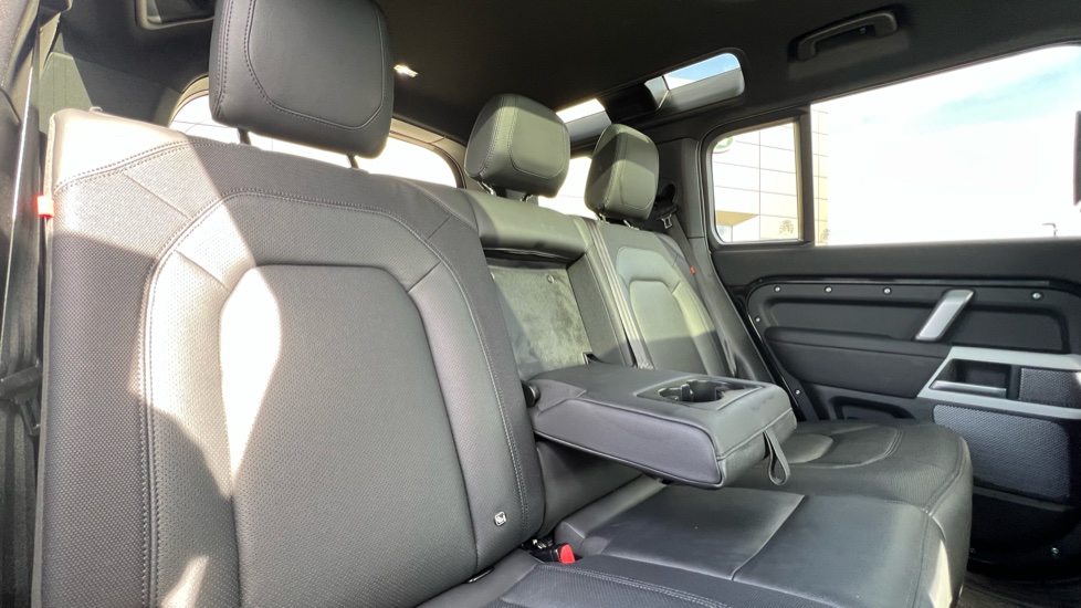 Land Rover Defender 3.0 D250 X-Dynamic SE 110 5dr Auto Diesel Estate - Image 33