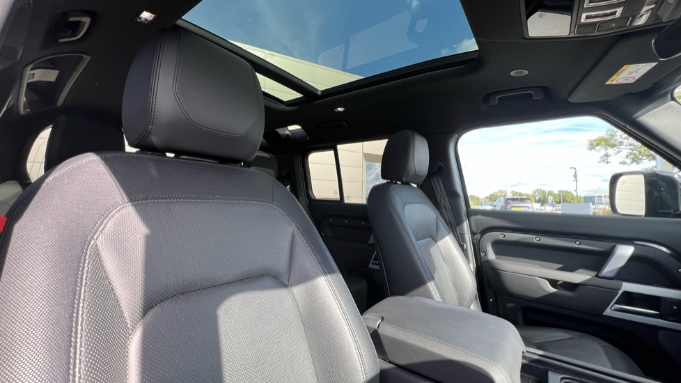 Land Rover Defender 3.0 D250 X-Dynamic SE 110 5dr Auto Diesel Estate - Image 37