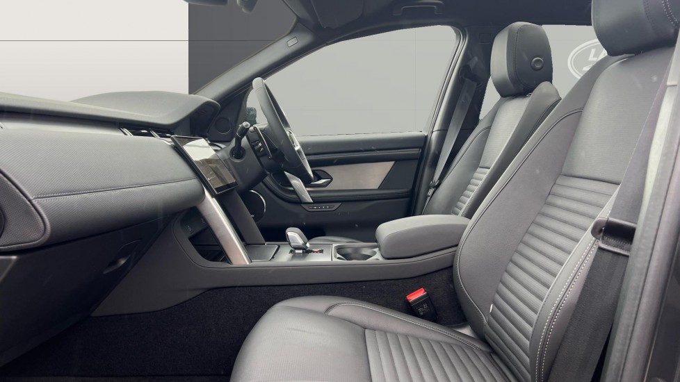Land Rover Discovery Sport 2.0 D200 Dynamic SE 5dr Auto [5 Seat] Diesel Station Wagon - Image 3