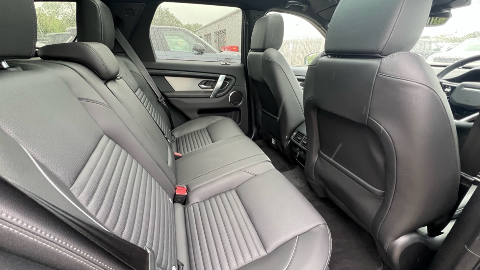 Land Rover Discovery Sport 2.0 D200 Dynamic SE 5dr Auto [5 Seat] Diesel Station Wagon - Image 32