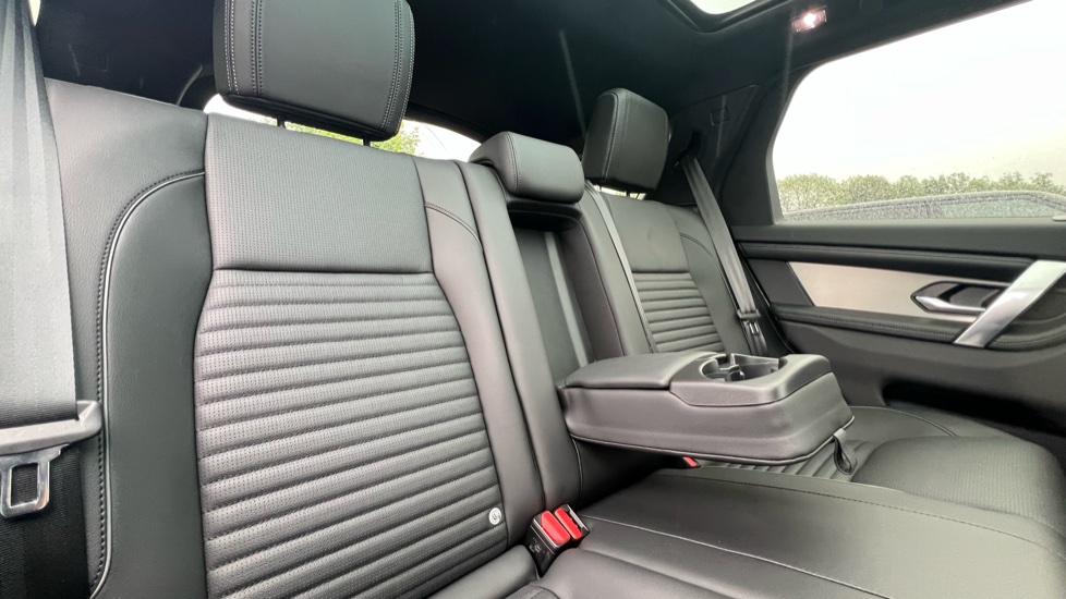 Land Rover Discovery Sport 2.0 D200 Dynamic SE 5dr Auto [5 Seat] Diesel Station Wagon - Image 33