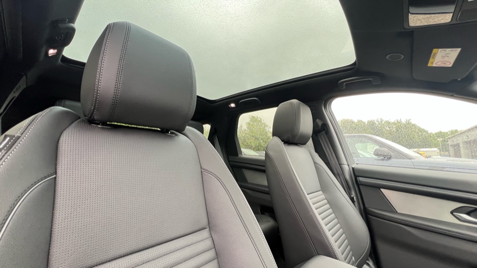Land Rover Discovery Sport 2.0 D200 Dynamic SE 5dr Auto [5 Seat] Diesel Station Wagon - Image 37