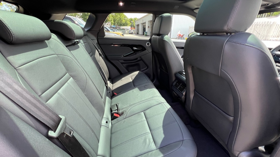 Land Rover Range Rover Evoque 2.0 D200 Edition 5dr Auto Diesel Hatchback - Image 32