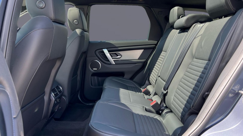 Land Rover Discovery Sport 2.0 D200 Dynamic SE 5dr Auto [7 Seat] Diesel Station Wagon - Image 4
