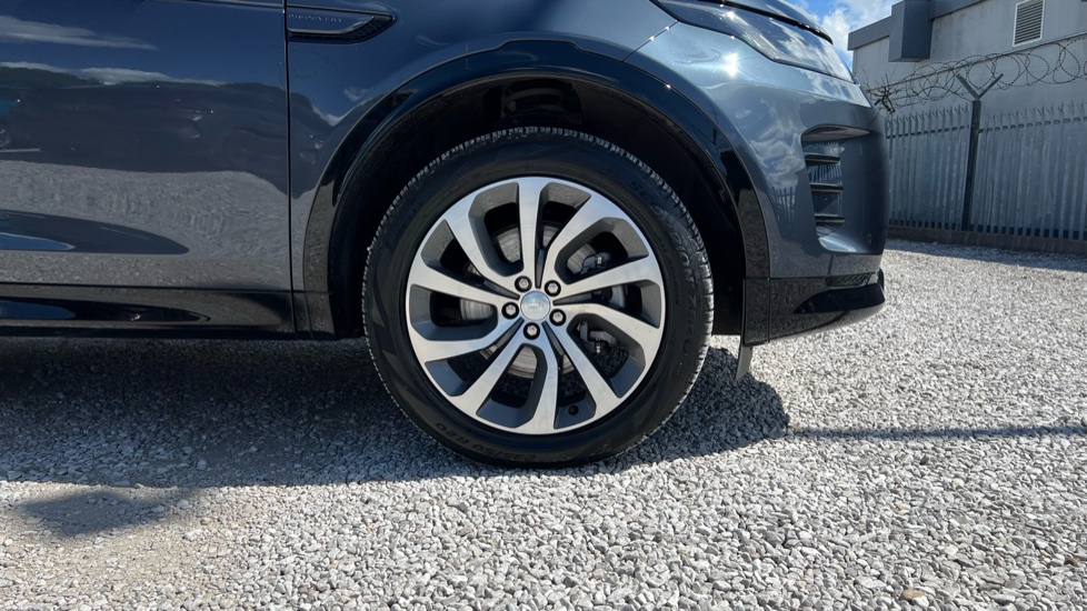 Land Rover Discovery Sport 2.0 D200 Dynamic SE 5dr Auto [7 Seat] Diesel Station Wagon - Image 8
