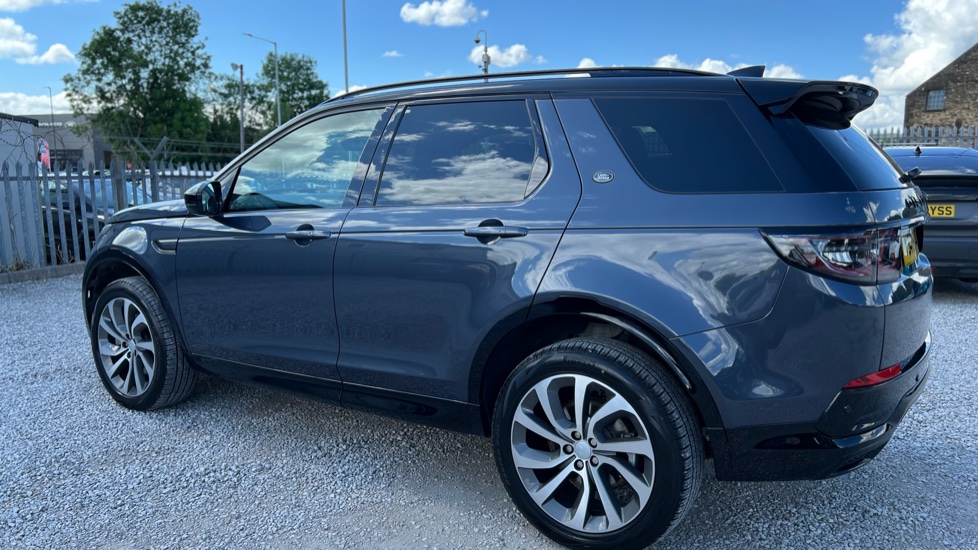 Land Rover Discovery Sport 2.0 D200 Dynamic SE 5dr Auto [7 Seat] Diesel Station Wagon - Image 21