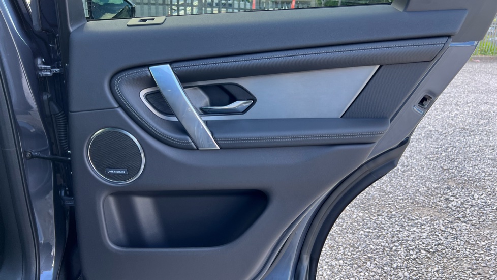 Land Rover Discovery Sport 2.0 D200 Dynamic SE 5dr Auto [7 Seat] Diesel Station Wagon - Image 31