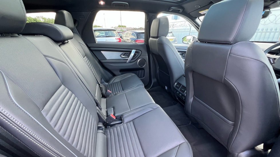 Land Rover Discovery Sport 2.0 D200 Dynamic SE 5dr Auto [7 Seat] Diesel Station Wagon - Image 32