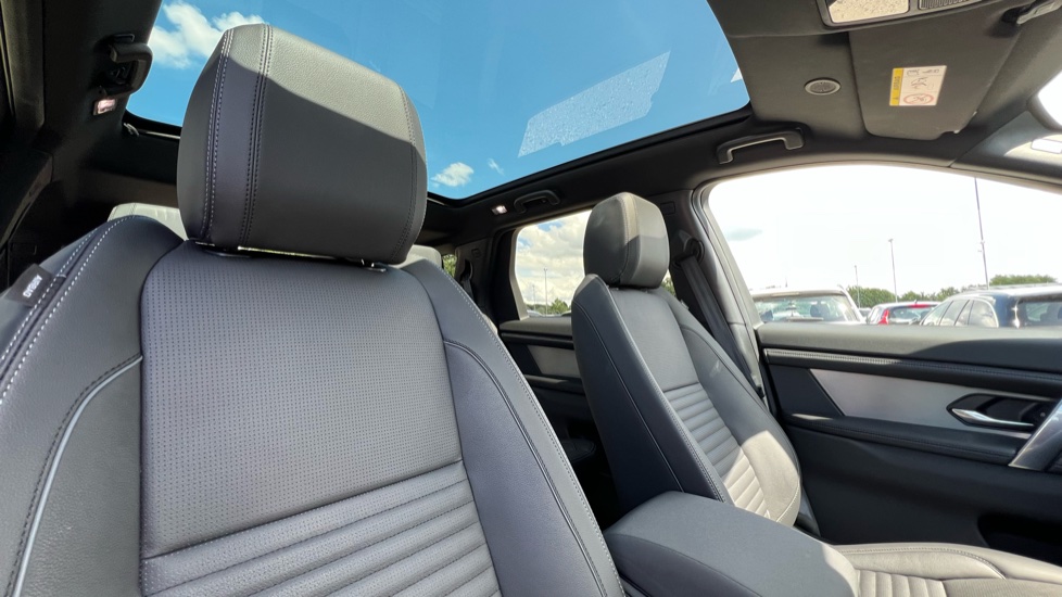 Land Rover Discovery Sport 2.0 D200 Dynamic SE 5dr Auto [7 Seat] Diesel Station Wagon - Image 37
