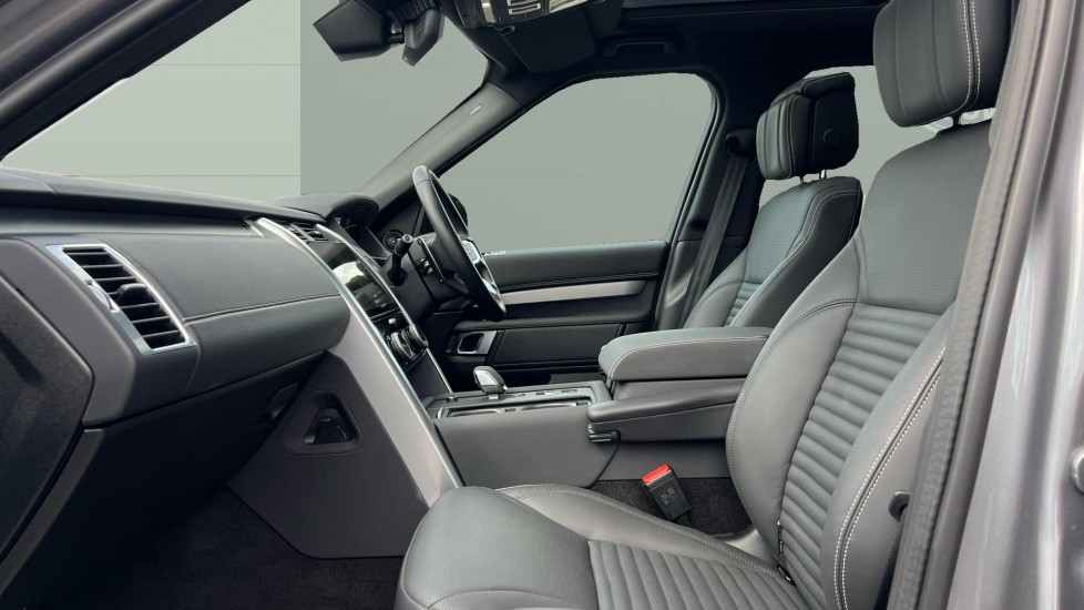 Land Rover Discovery 3.0 D350 Dynamic HSE 5dr Auto Diesel Station Wagon - Image 3