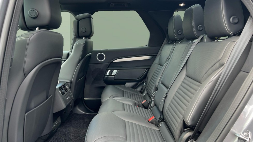Land Rover Discovery 3.0 D350 Dynamic HSE 5dr Auto Diesel Station Wagon - Image 4