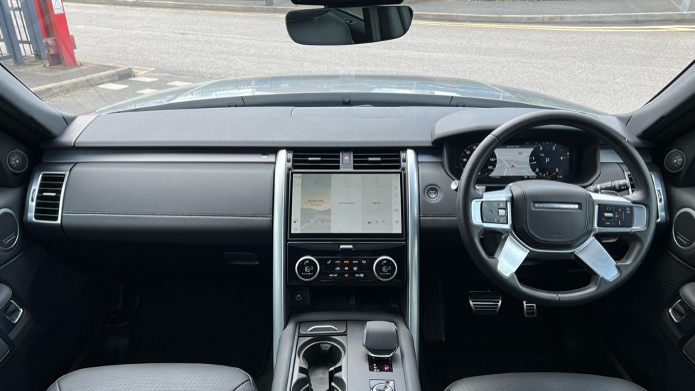 Land Rover Discovery 3.0 D350 Dynamic HSE 5dr Auto Diesel Station Wagon - Image 9