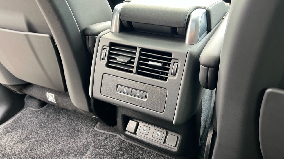 Land Rover Discovery 3.0 D350 Dynamic HSE 5dr Auto Diesel Station Wagon - Image 18