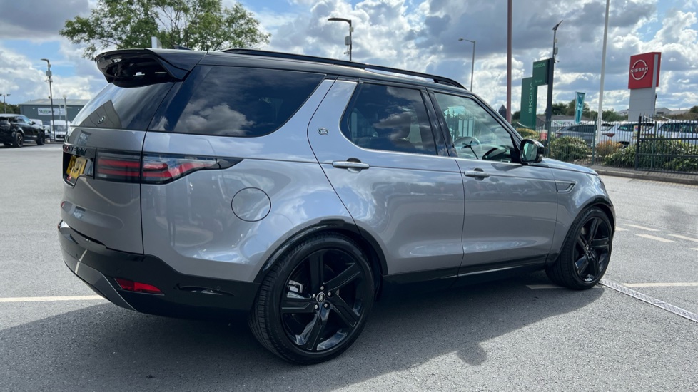 Land Rover Discovery 3.0 D350 Dynamic HSE 5dr Auto Diesel Station Wagon - Image 27