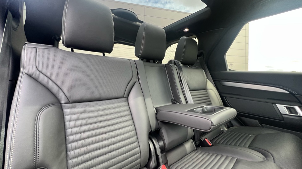 Land Rover Discovery 3.0 D350 Dynamic HSE 5dr Auto Diesel Station Wagon - Image 33