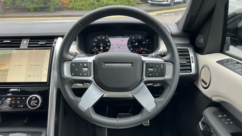 Land Rover Discovery 3.0 D300 Dynamic SE 5dr Auto Diesel Station Wagon - Image 15