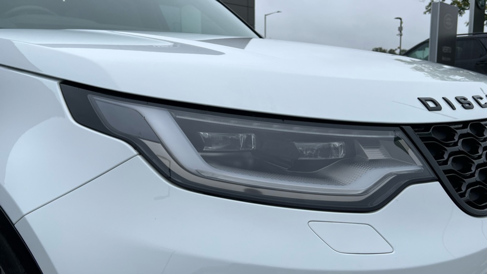 Land Rover Discovery 3.0 D300 Dynamic SE 5dr Auto Diesel Station Wagon - Image 17