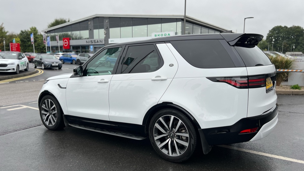 Land Rover Discovery 3.0 D300 Dynamic SE 5dr Auto Diesel Station Wagon - Image 21