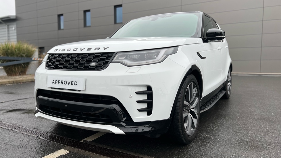 Land Rover Discovery 3.0 D300 Dynamic SE 5dr Auto Diesel Station Wagon - Image 24