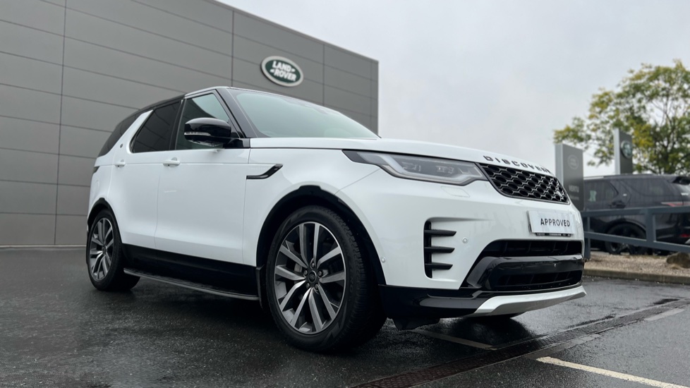 Land Rover Discovery 3.0 D300 Dynamic SE 5dr Auto Diesel Station Wagon - Image 25