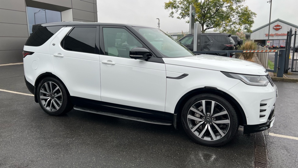 Land Rover Discovery 3.0 D300 Dynamic SE 5dr Auto Diesel Station Wagon - Image 26