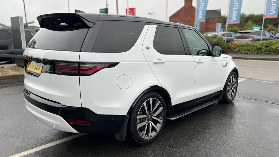 Land Rover Discovery 3.0 D300 Dynamic SE 5dr Auto Diesel Station Wagon - Image 27