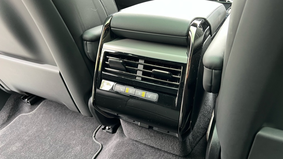 Land Rover Range Rover Sport 3.0 D300 Dynamic SE 5dr Auto Diesel Estate - Image 18