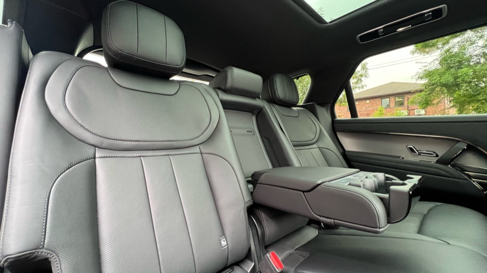 Land Rover Range Rover Sport 3.0 D300 Dynamic SE 5dr Auto Diesel Estate - Image 33