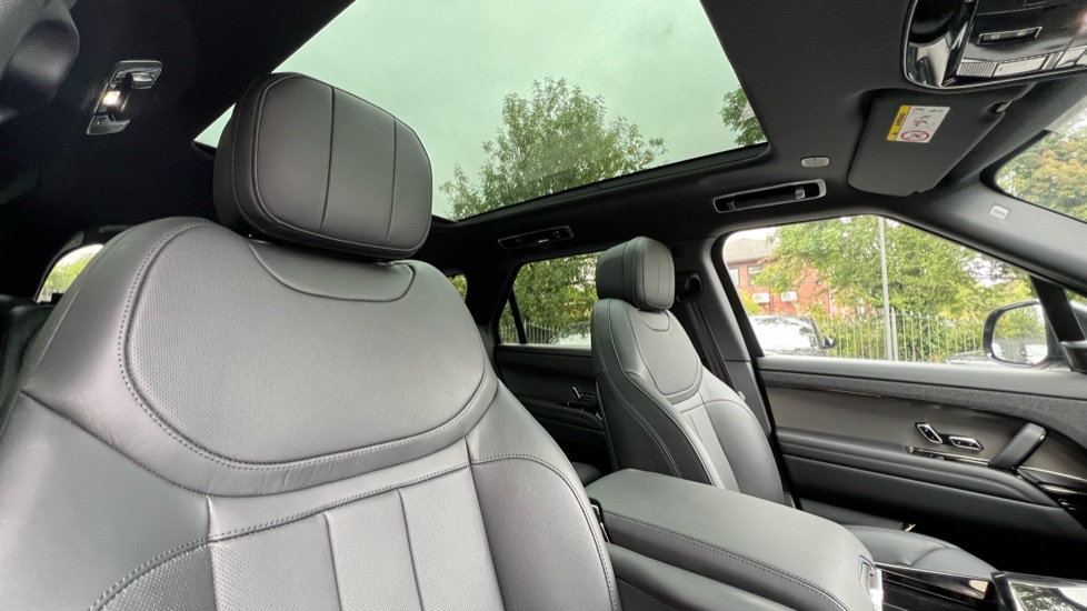 Land Rover Range Rover Sport 3.0 D300 Dynamic SE 5dr Auto Diesel Estate - Image 36
