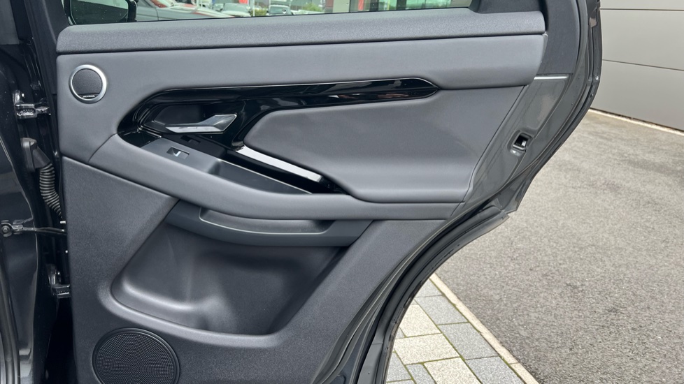 Land Rover Range Rover Evoque 2.0 D200 Dynamic SE 5dr Auto Diesel Hatchback - Image 31