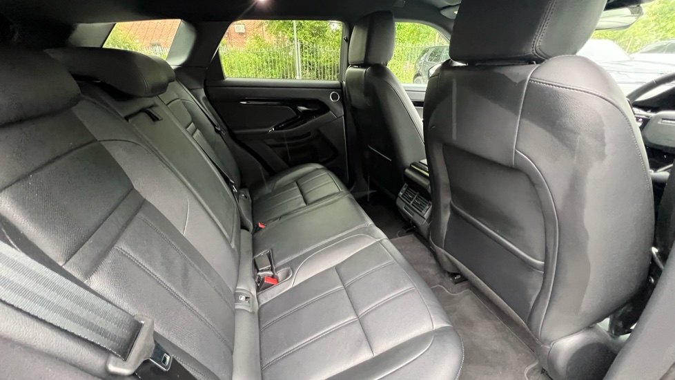 Land Rover Range Rover Evoque 2.0 D200 Dynamic SE 5dr Auto Diesel Hatchback - Image 32