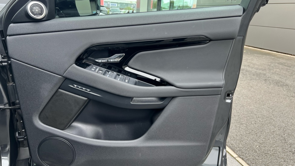 Land Rover Range Rover Evoque 2.0 D200 Dynamic SE 5dr Auto Diesel Hatchback - Image 34