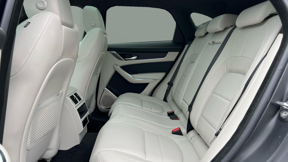 Jaguar F-Pace 2.0 P250 R-Dynamic HSE Black 5dr Auto AWD Petrol Estate - Image 4