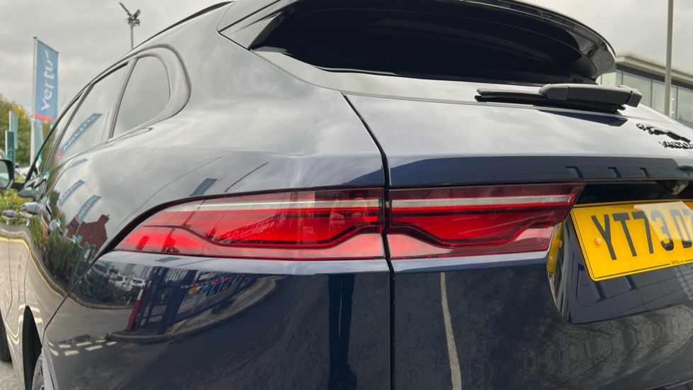 Jaguar F-Pace 2.0 P250 R-Dynamic HSE Black 5dr Auto AWD Petrol Estate - Image 19