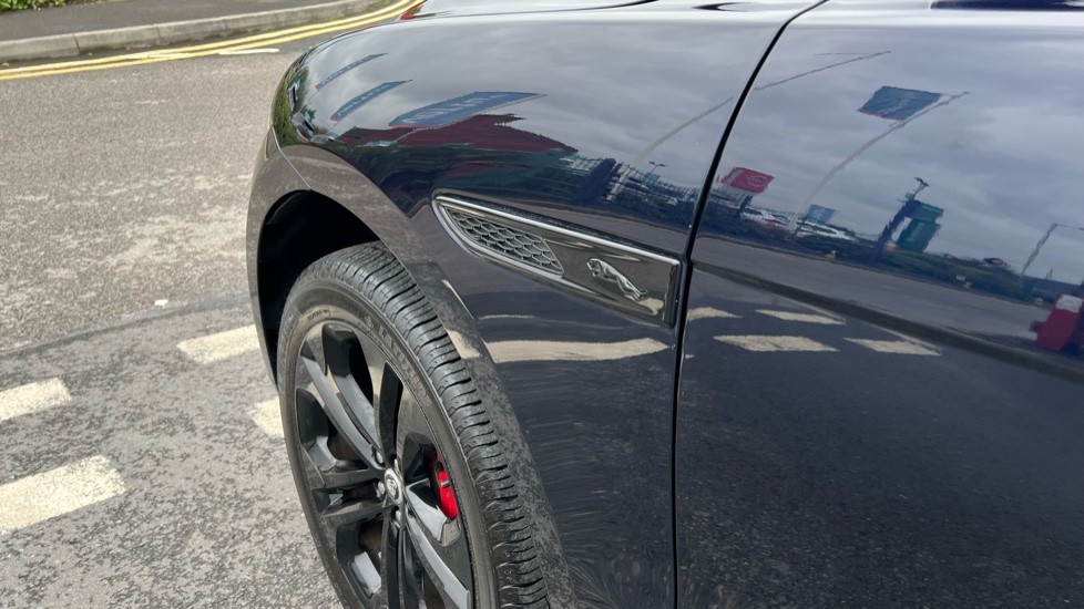 Jaguar F-Pace 2.0 P250 R-Dynamic HSE Black 5dr Auto AWD Petrol Estate - Image 20