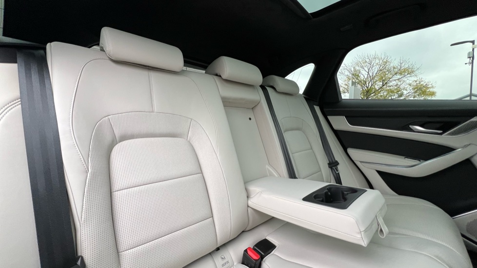Jaguar F-Pace 2.0 P250 R-Dynamic HSE Black 5dr Auto AWD Petrol Estate - Image 33