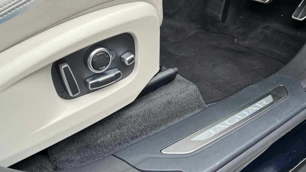 Jaguar F-Pace 2.0 P250 R-Dynamic HSE Black 5dr Auto AWD Petrol Estate - Image 36