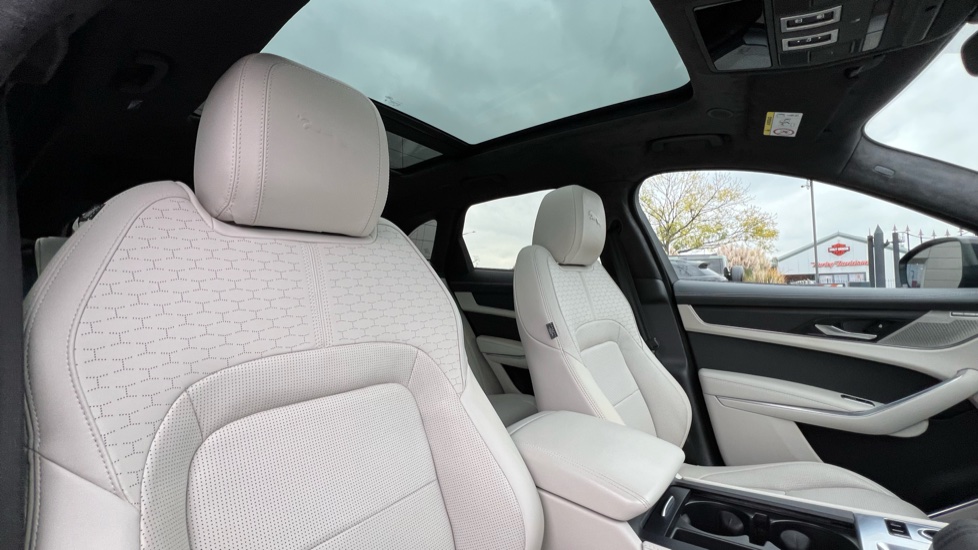 Jaguar F-Pace 2.0 P250 R-Dynamic HSE Black 5dr Auto AWD Petrol Estate - Image 38
